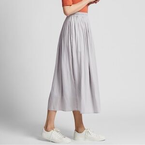 SOLD Uniqlo I Small | Grey midi skirt with pockets